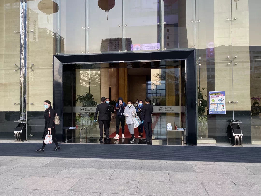 PA旗舰厅上下齐心战“疫”情，党旗飘扬在一线