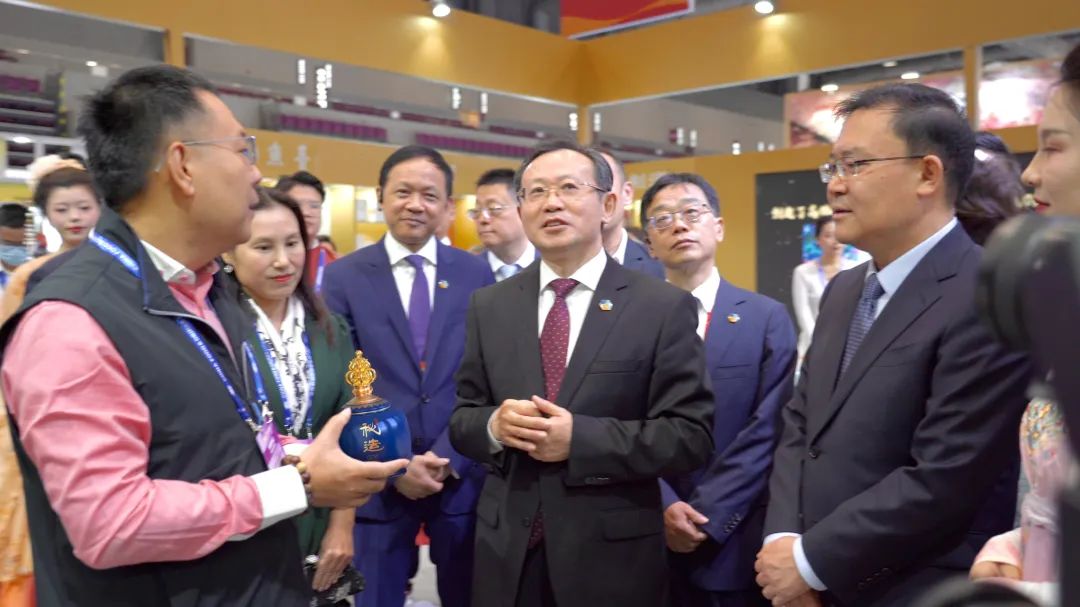 PA旗舰厅白酒品牌矩阵亮相糖酒会,深圳市副市长王守睿莅临参观指导